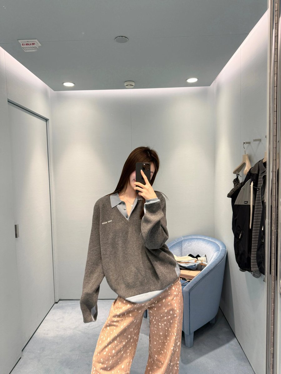 These little luxuries are more than just accessories; they’re reminders of the joy in self expression and the adventures that lie ahead. Here’s to creating memories, cherishing each day, and finding beauty in every detail! What are your favourite little luxuries? 👇✨