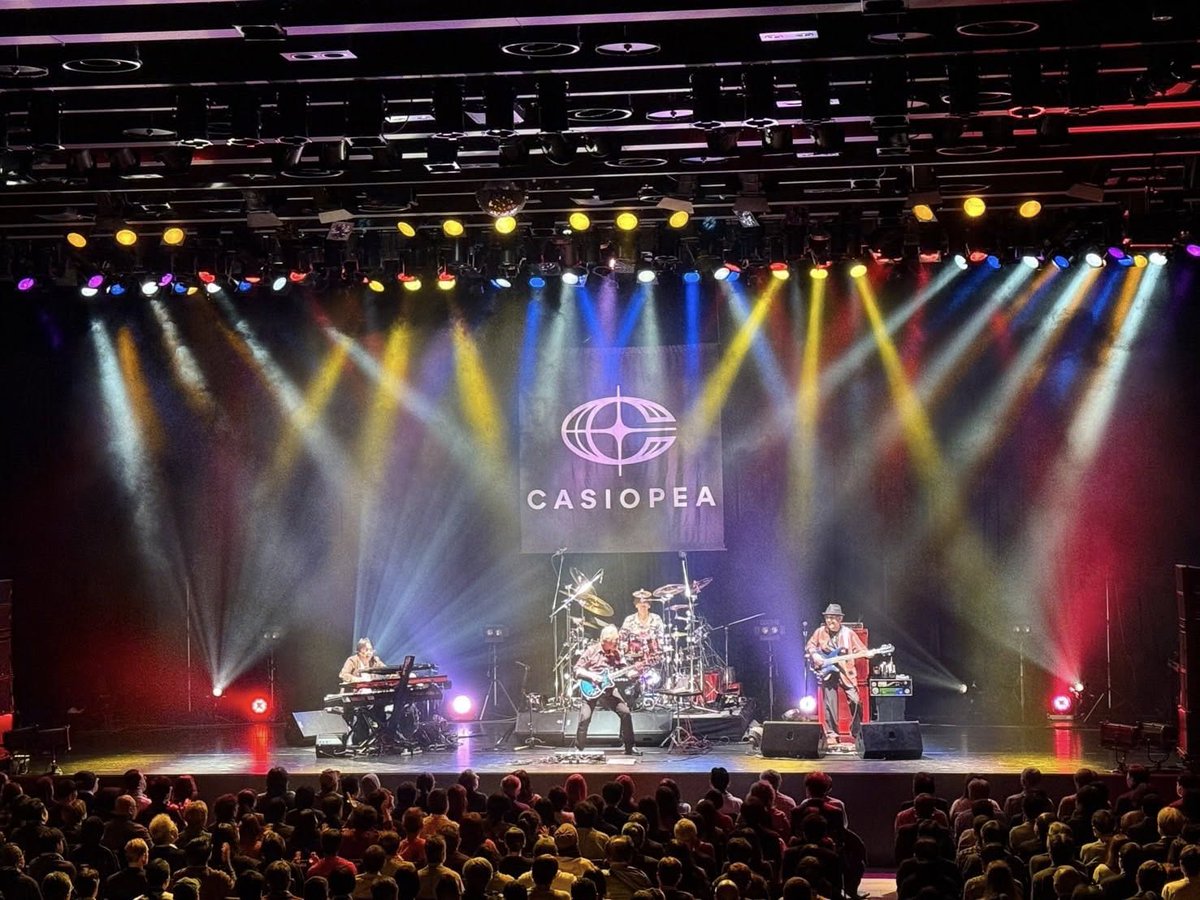 Casiopea_staff's tweet image. CASIOPEA WinterTour初日、無事終了しました。
ご来場いただいた皆様、ご来場、大きなご声援
誠にありがとうございました。
ステージの熱い演奏、観客が一体になって、
会場が割れんばかりの盛り上がりでしたね✨
このまま名古屋、大阪も突っ走りますよ🏃‍♂️

そして、春のBillboard Live
