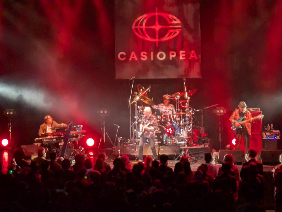 Casiopea_staff's tweet image. CASIOPEA WinterTour初日、無事終了しました。
ご来場いただいた皆様、ご来場、大きなご声援
誠にありがとうございました。
ステージの熱い演奏、観客が一体になって、
会場が割れんばかりの盛り上がりでしたね✨
このまま名古屋、大阪も突っ走りますよ🏃‍♂️

そして、春のBillboard Live