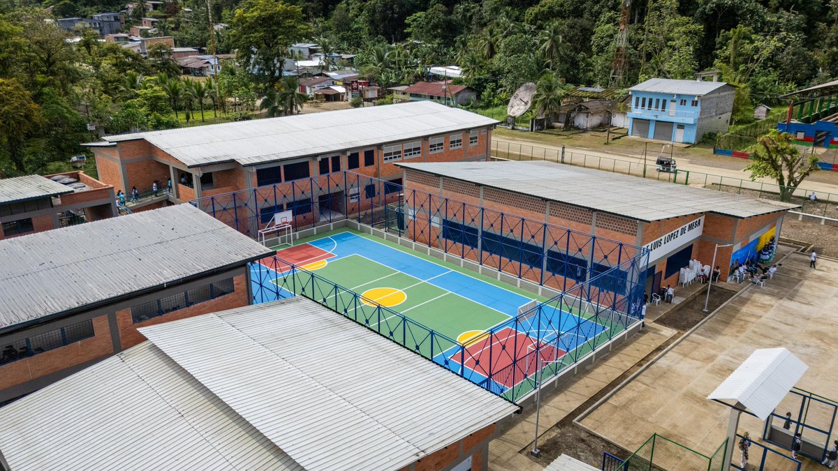 Mineducacion's tweet image. ¡En el gobierno de @petrogustavo le cumplimos al Chocó recuperando un elefante blanco! 🙌

Con un inversión superior a los $13 mil millones entregamos la nueva sede del colegio Luis López de Mesa en Bahía Solano para que más de 500 estudiantes del Pacífico ahora tengan un espacio…