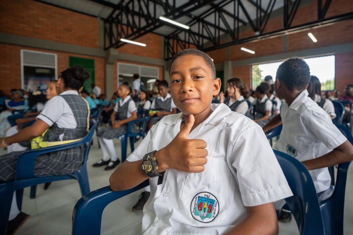 Mineducacion's tweet image. ¡En el gobierno de @petrogustavo le cumplimos al Chocó recuperando un elefante blanco! 🙌

Con un inversión superior a los $13 mil millones entregamos la nueva sede del colegio Luis López de Mesa en Bahía Solano para que más de 500 estudiantes del Pacífico ahora tengan un espacio…