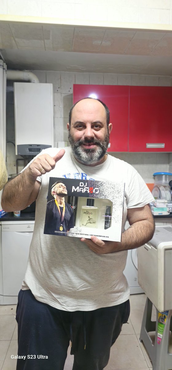 Hola <a href="/DjMaRiiO/">DjMaRiiO</a> mi hija dice que no me vas a contestar....este es mi regalo de cumpleaños....ojala contestes para que ella lo vea!!!