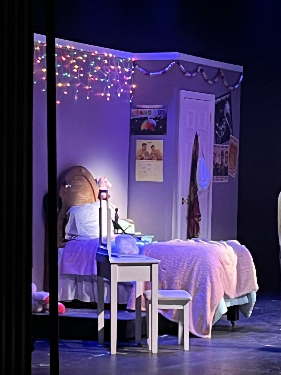 gontaluvsbugss's tweet photo. need everyone to know that my college’s production of The Prom features my authentic 2018 dnp and dogs calendar in Emma’s bedroom set https://t.co/XZzPW8t9Qp