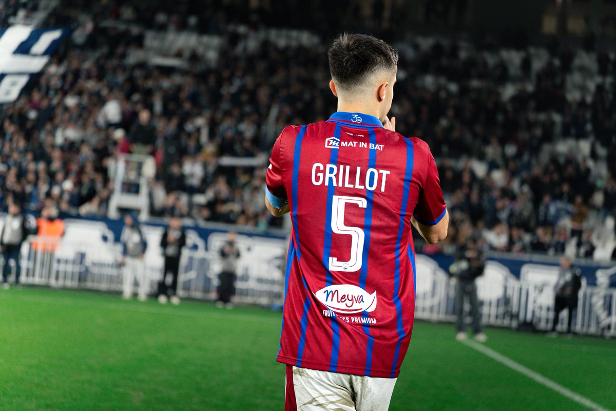 girondins's tweet image. Un prince dans son royaume. Quel match encore ce soir de notre capitaine 👑

#AllezBordeaux