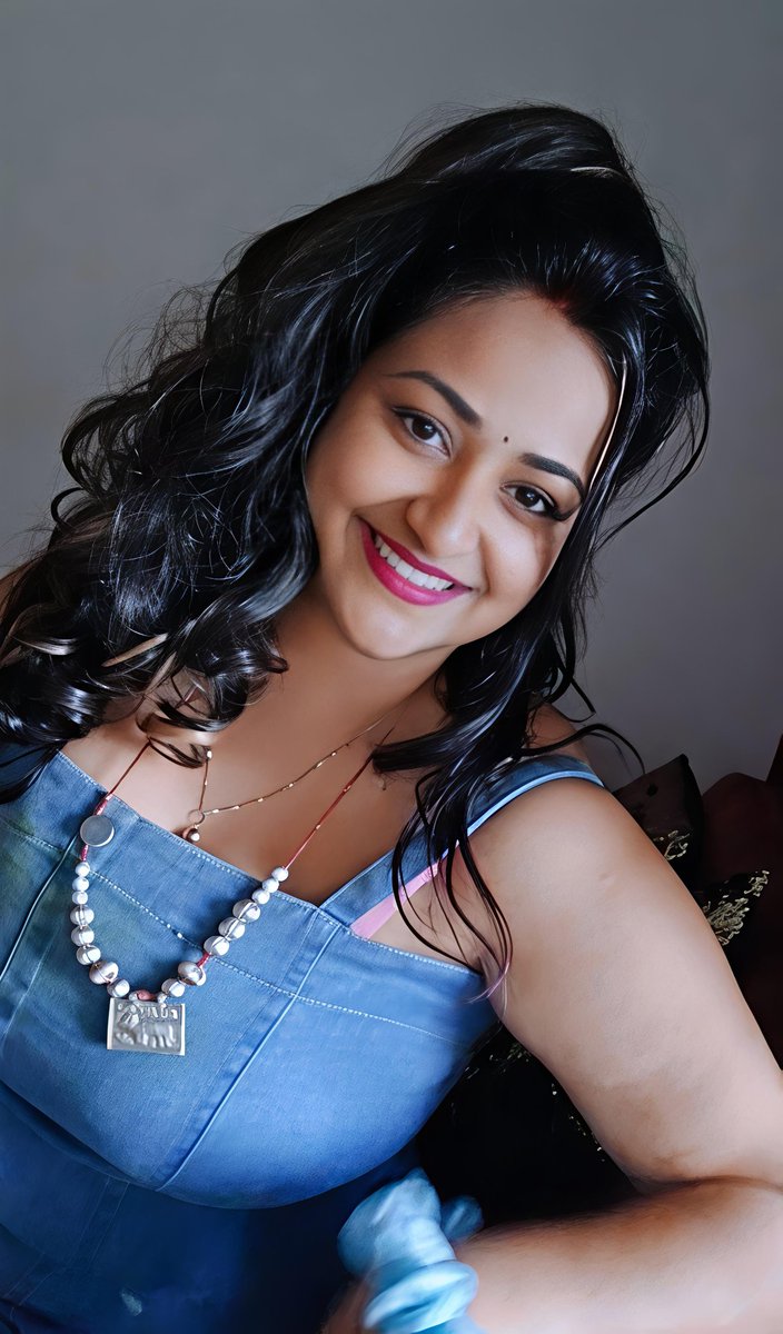 IamAnchal_007's tweet photo. How I am looking in western dress 😎
#drees #Western #women #modelling https://t.co/oBGWgq8q6Y