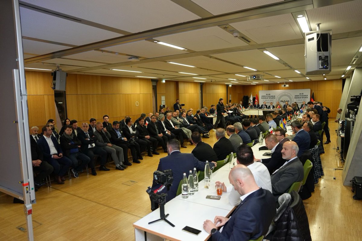 📍Frankfurt, Hessen.

Avrupa Genel İdare Kurulumuzun son gününü, eş zamanlı oturumlarla gerçekleştirdiğimiz Avrupa–Balkanlar Başkanlar Toplantımızla tamamladık.

Bu vesileyle, MÜSİAD’ın yeni dönem vizyonunu, önceliklerimizi ve uluslararası teşkilat yapılanmamızdaki güçlü iş