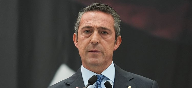 Koltuk sevdan uğruna seçimi Eylül'de yaparak kurduğun vasat kadro ve zoraki hocayla bombanın pimini çekip koca bir  camianın bir yılını daha çaldın.

SENDEN NEFRET EDİYORUM!