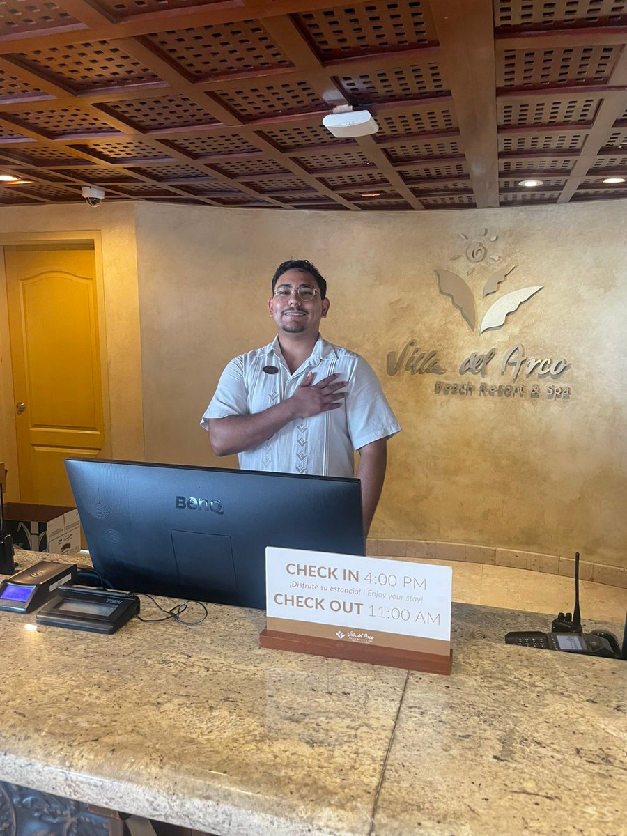 My_UVCI's tweet photo. With heart in hand and a friendly smile, we warmly welcome our cherished members and guests. 

Your extraordinary experience starts the moment you arrive. Because at Villa del Arco Los Cabos, you’re not just visiting—you’re family. 💙 ✨ 

#MyUVCI #WelcomeHome #MemberExperience https://t.co/oXTuMondfG