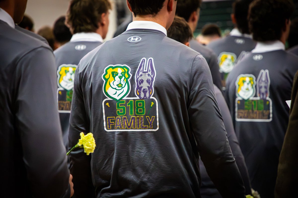 SienaSaints's tweet image. An amazing outpouring of love

A tribute befitting a hero

We love you, Coach Gleason 💚💛