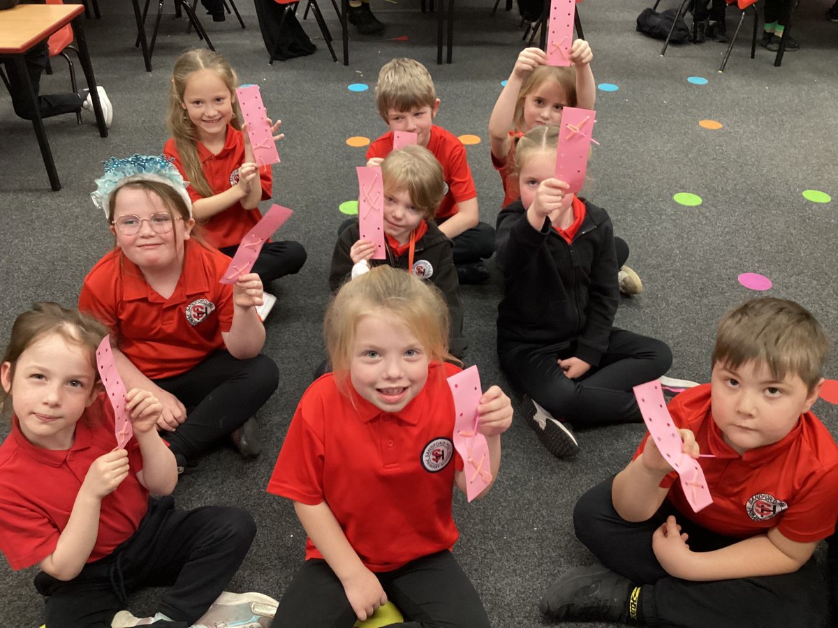 Year 2 have been practising their sewing this afternoon. We have threaded the needle, tied a knot and learnt how to cross stitch. I can't wait to see our Christmas sewing in a few weeks. Well done Year 2!