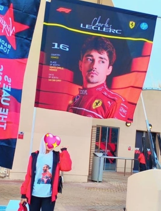 hadeelll200's tweet photo. I MET MY GOAT @LewisHamilton &amp; @Charles_Leclerc 😃♥️✨ #AbuDhabiGP https://t.co/XCoLBpMDmH