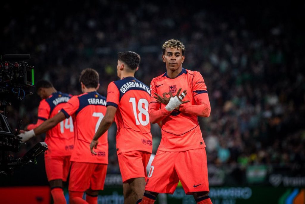 clutter_'s tweet image. لامين قدم مبارة ممتازة كالعادة لكن الشيء الجديد اليوم هو النضج الكبير في مركز جديد عليه 

شيء اخر ايضا ، زمان عن هذي الاحتفالية الرائعة 😁❤️