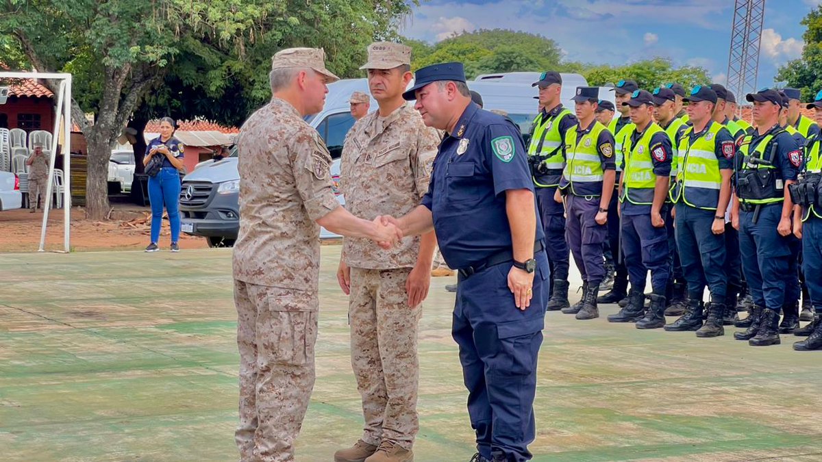 Centro de Mando Unificado para el Operativo de Seguridad Caacupé 2025.

El viceministro de Seguridad Interna, Óscar Pereira, acompañó la puesta en funcionamiento del Centro de Mando Unificado instalado en la Dirección de Tecnología de la Información y Comunicación, en el...(1/4)