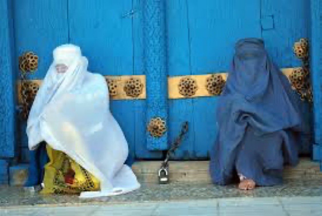 WDIAfghanistan1's tweet image. UN silent about Afghan women being buried alive under Taliban:

Not allowed to visit schools!
Not allowed to work!
Not allowed to visit hospital!
Not allowed to go out!
Not allowed to speak in public!
Not allowed to show their faces!💔😡