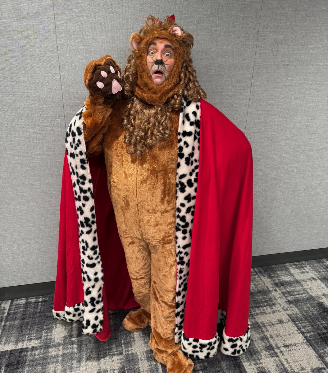 As the "Elder" Cowardly Lion, along with the OZ gang at Sony Studios. Fun Gig!!! 🙏🤩🦁