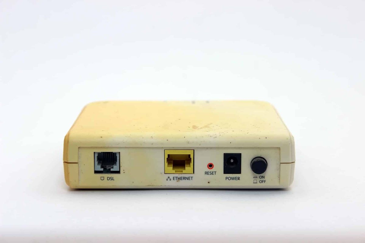 RetroEvery's tweet photo. Dial-up modems: The iconic screech of connecting to the internet. 56k speeds and 'You've got mail!' – patience required! #DialUp #InternetHistoryDial-up modems: The iconic screech of connecting to the internet. 56k speeds and 'You've got mail!' – patience required! #DialUp #InternetHistory