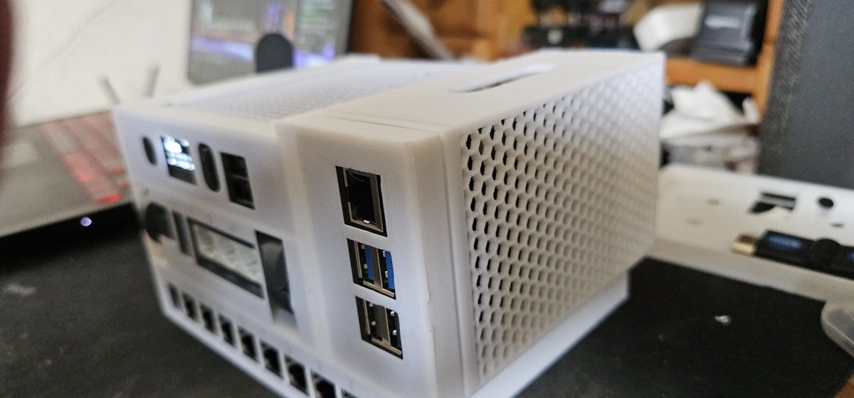 ODemon's tweet image. Sometimes I forget I am engineer, but I be, portable homelab, for teaching classes at uni. Yes, I am a professor too.