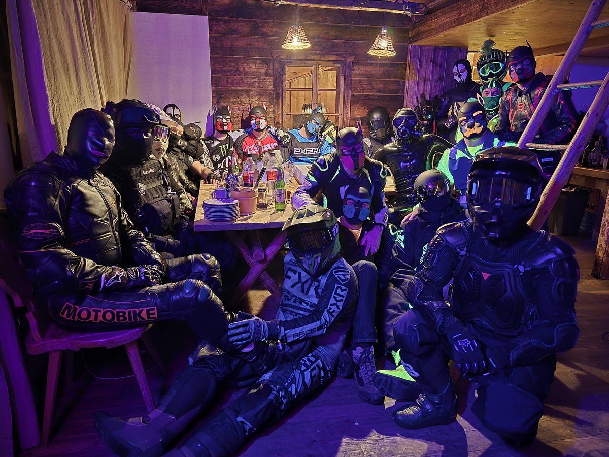 Rubbernoob's tweet image. Happy anniversary my friends :-) 

I hope Noob is far away when they notice that no beer is left ;-)