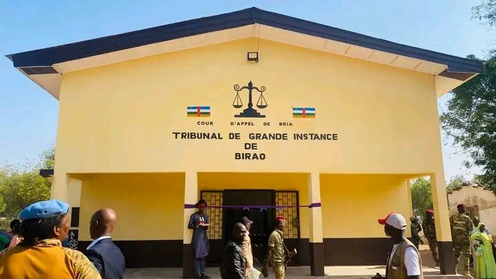 info_tikodro's tweet photo. Inauguration de la Cour d’Appel de Birao par le Ministre de la Justice, Dr. Arnaud Djoubaye ABAZENE, lors des festivités de la Proclamation de la République. https://t.co/PlFcoQ6lPE