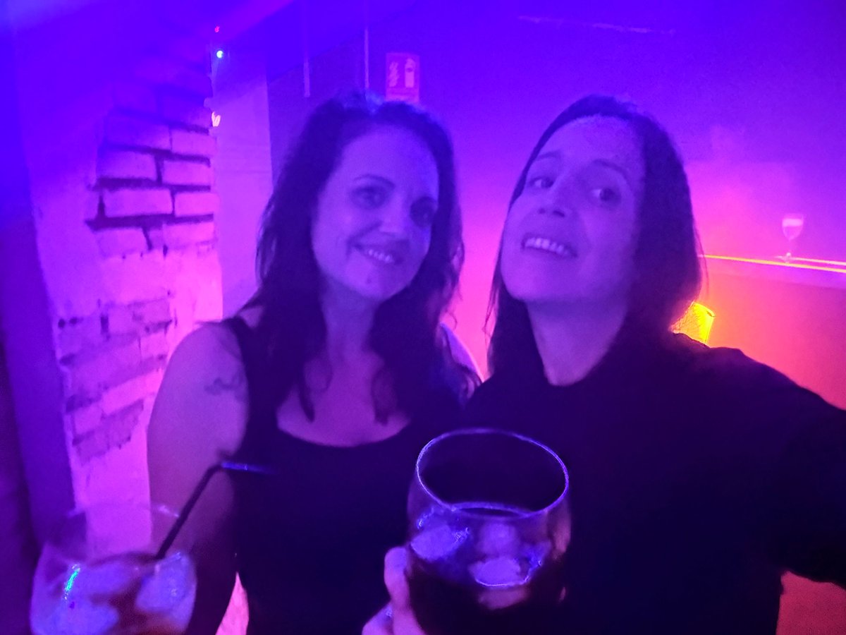 Aveces aquí se hacen amistades de las buenas,  <a href="/Elenapicazo/">E3</a> 🫶