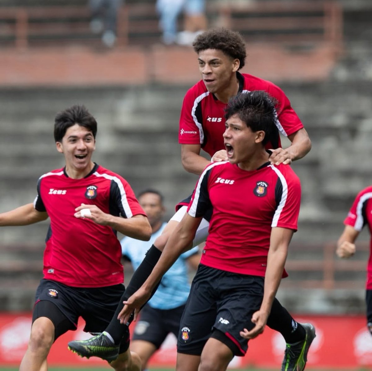 🔥 ¡Caracas FC se convierte en el primer equipo en inscribir cinco categorías en finales de la Liga FUTVE Junior!

✅ Sub-15
✅ Sub-16
✅ Sub-18
✅ Sub-19
✅ Sub-21