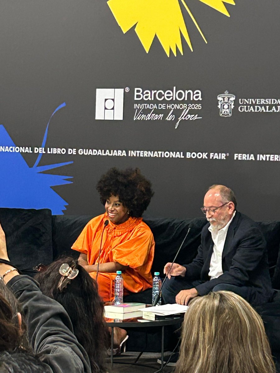 ... Chimamanda Ngozi es todo lo que está bien en este mundo 💛

#FILGuadalajara2025