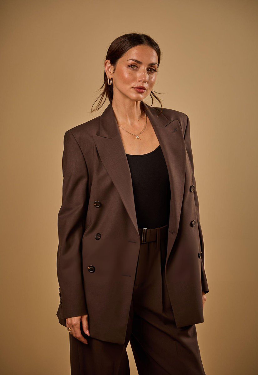 anadearmasdaily's tweet image. ana de armas at the red sea international film festival ‘25