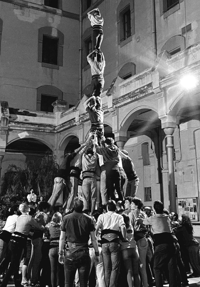 Avui és 6 de desembre.

El repetim d'aquí a 12 dies?

#labarrejademoltsingredients #castells