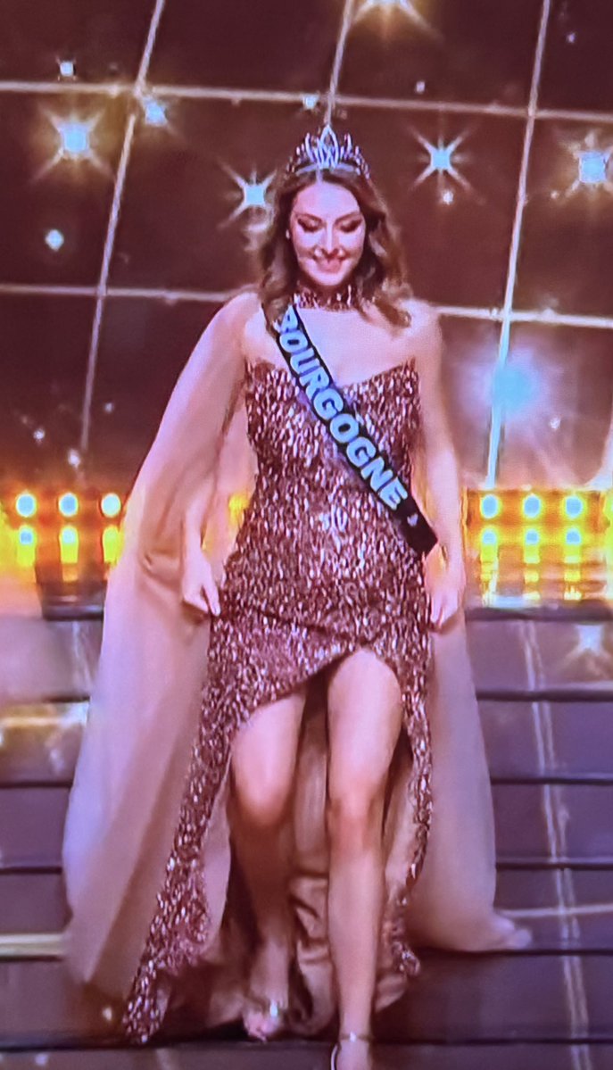 Miss Bourgogne on dirait ma daronne qui descend les escaliers ALLEZ ÇA DÉGAGE ! 

#MissFrance2026 #MissFrance