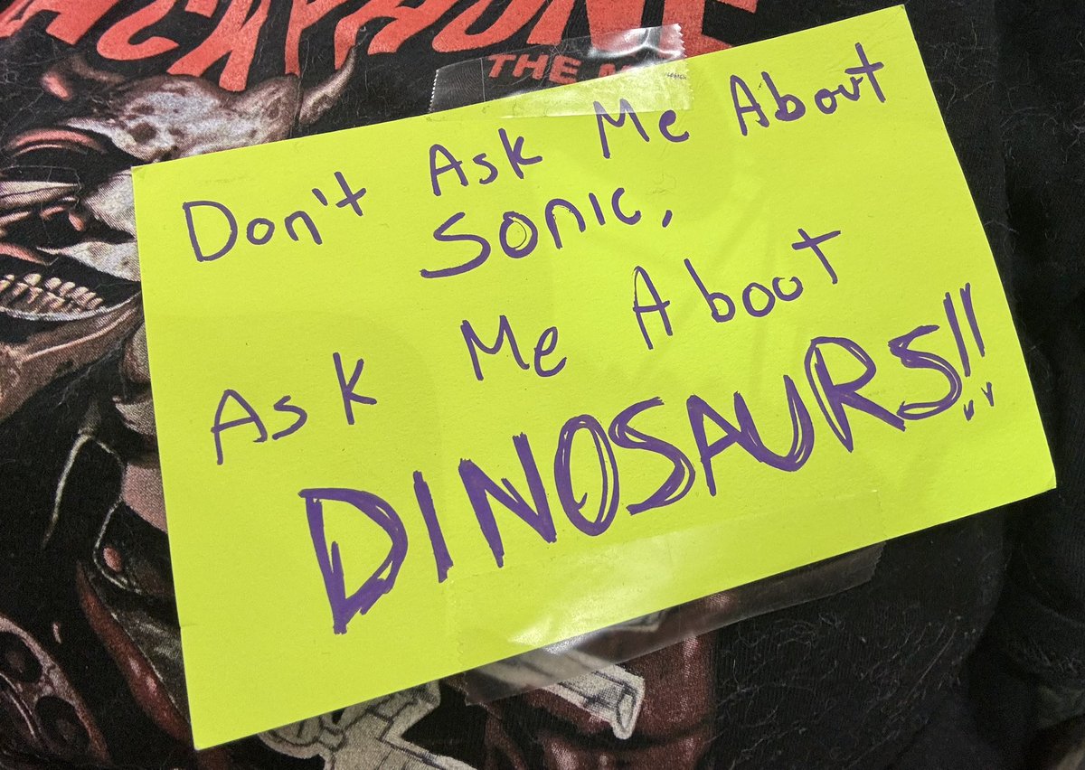 GothGfEliza's tweet image. Had to put a sign on me at the con. Lol