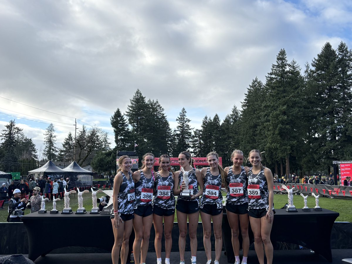 niwotathletics's tweet image. The Niwot Girls Cross Country Team is the National Champion Runner-Up! Great Job Niwot! @lefthandvc @BoCoPreps @NiwotHS @goSVVSD @NiwotBoosters
