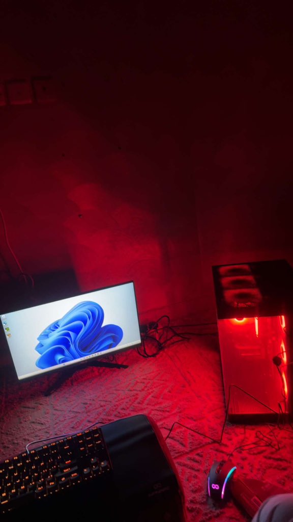 باقي توافه نفس الطاوله والكرسي مثلا