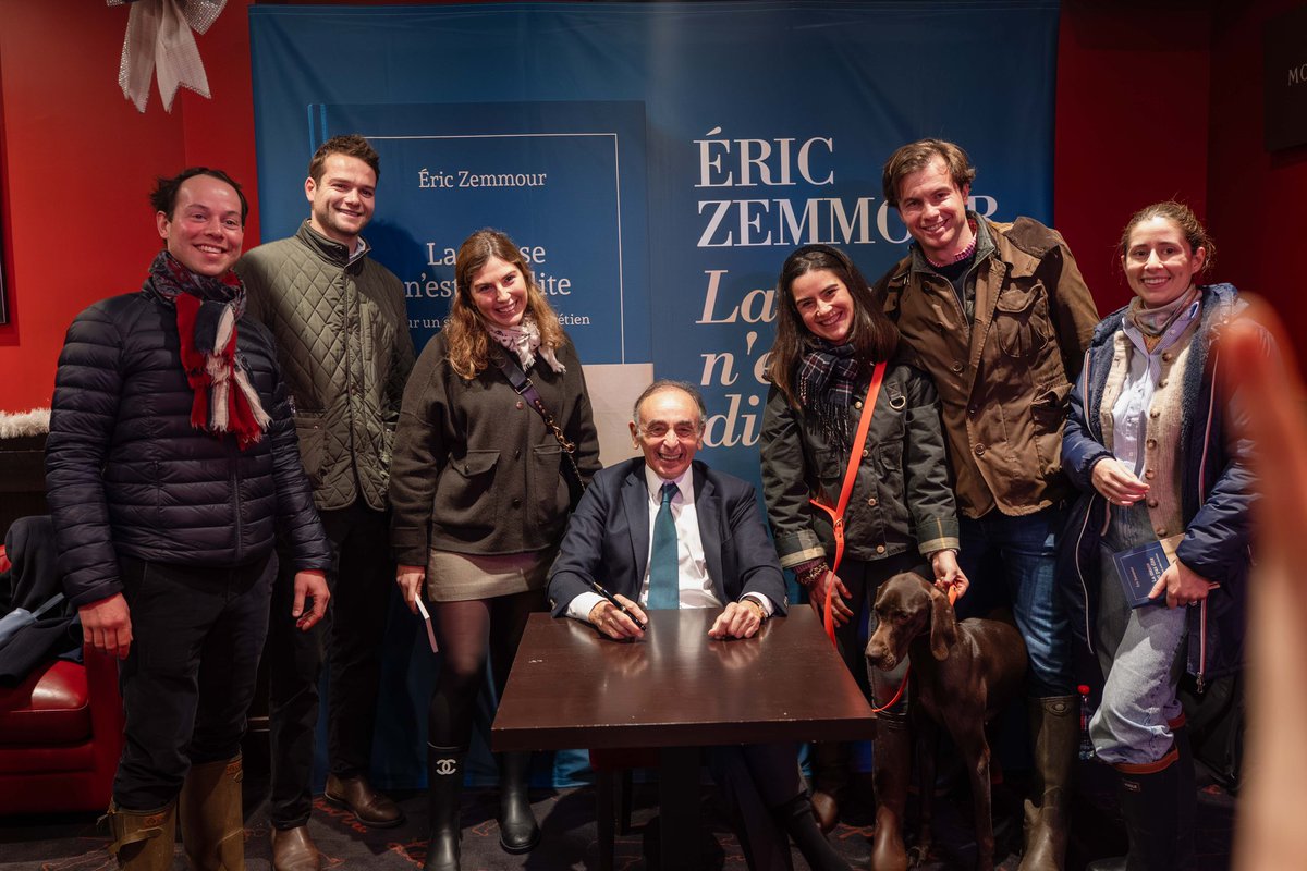 ZemmourEric's tweet image. En ce jour de Saint Nicolas, saint à l’origine du Père Noël, je suis heureux d’être parmi tous ces Français.

Nos traditions existent depuis 1000 ans, et nous voulons qu’elles existent encore 1000 ans. 

Comptez sur moi pour les défendre !