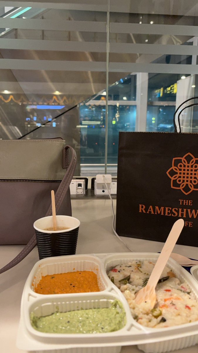 AshmitaPro's tweet image. 1:45 AM at Bangalore Airport. A long Indigo delay turned peaceful the moment I stepped into Rameshwaram Café — soft pipe music, warm upma, and strong filter coffee.
Sometimes, small unplanned comforts make the wait worth it. ✨
#BangaloreAirport #TravelMoments #FilterCoffeeLove