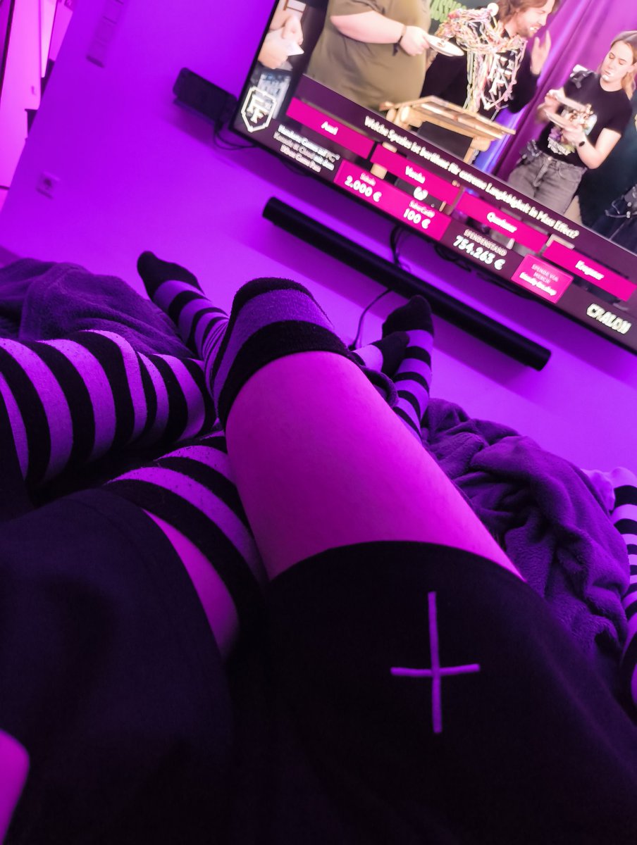 #FriendlyFire11 stream schauen mit pookie ^~^