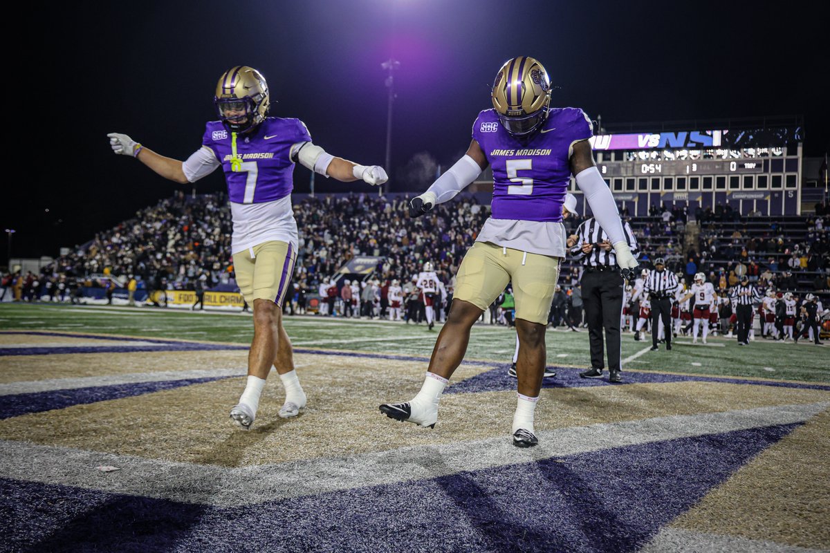 Let's just appreciate these two captains for a minute 🫡 

<a href="/jacobthomassb22/">𝒥𝒶𝒸𝑜𝒷 𝓉𝒽𝑜𝓂𝒶𝓈</a> &amp; <a href="/TrentHendrick1/">Trent Hendrick</a> 👏

#GoDukes