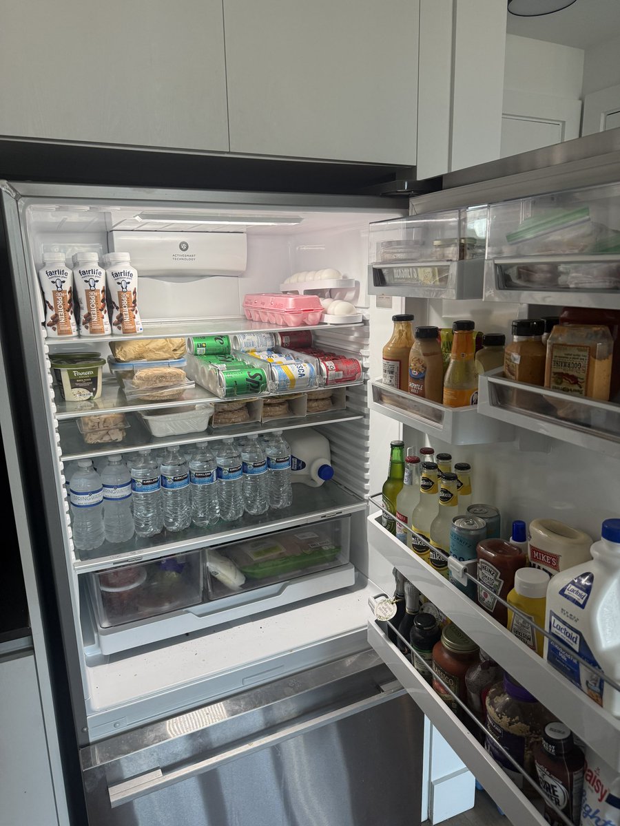 MaxCheerios's tweet image. being a grown up is weird bc why is organizing my fridge so satisfying