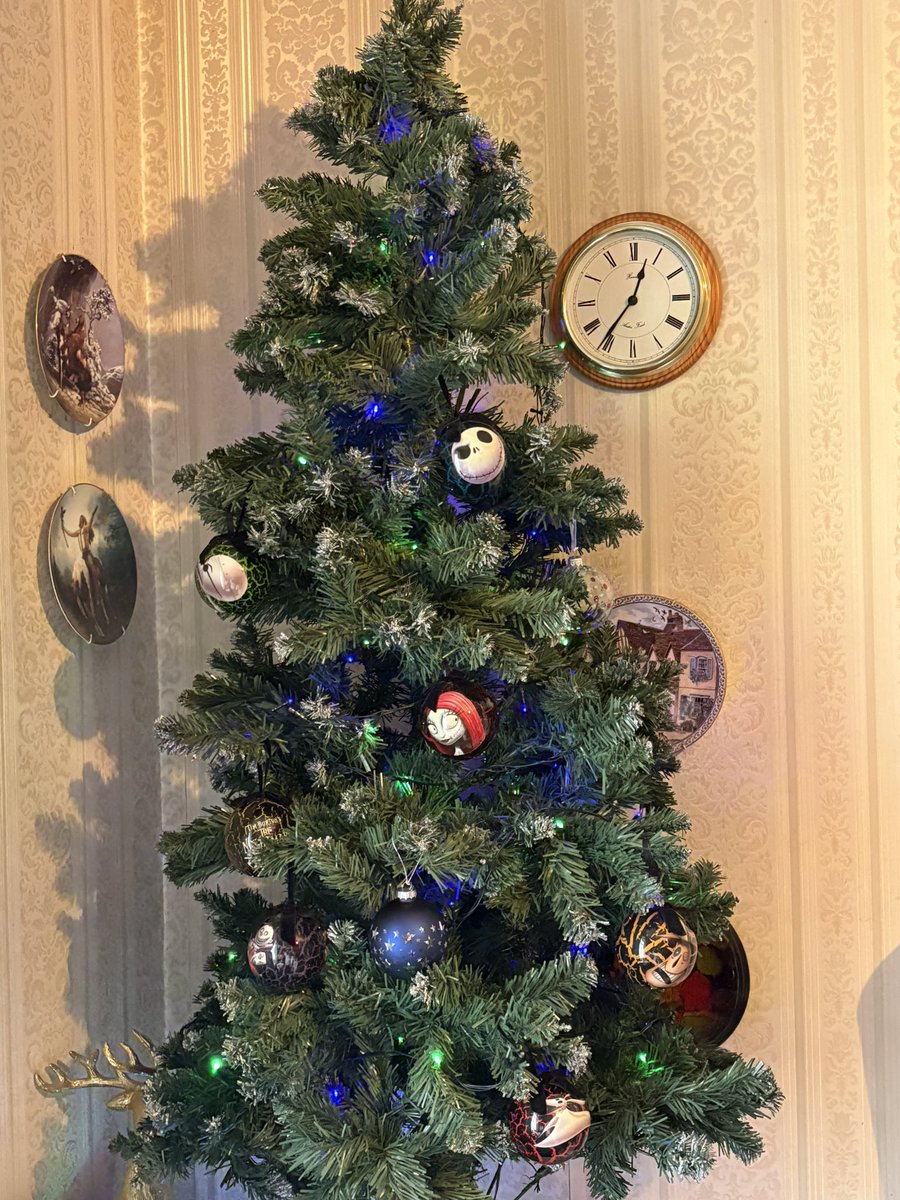 Jdnuggles's tweet photo. 1/4 done tree https://t.co/nwv6Y8Yviu