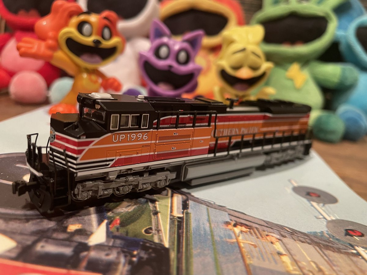 GrantWright8715's tweet photo. I also got UP 1996 in N scale today!
#UP1996
#UnionPacific1996
#NScale
#SouthernPacific
#HeritageUnit https://t.co/ExEpdcXwGJ