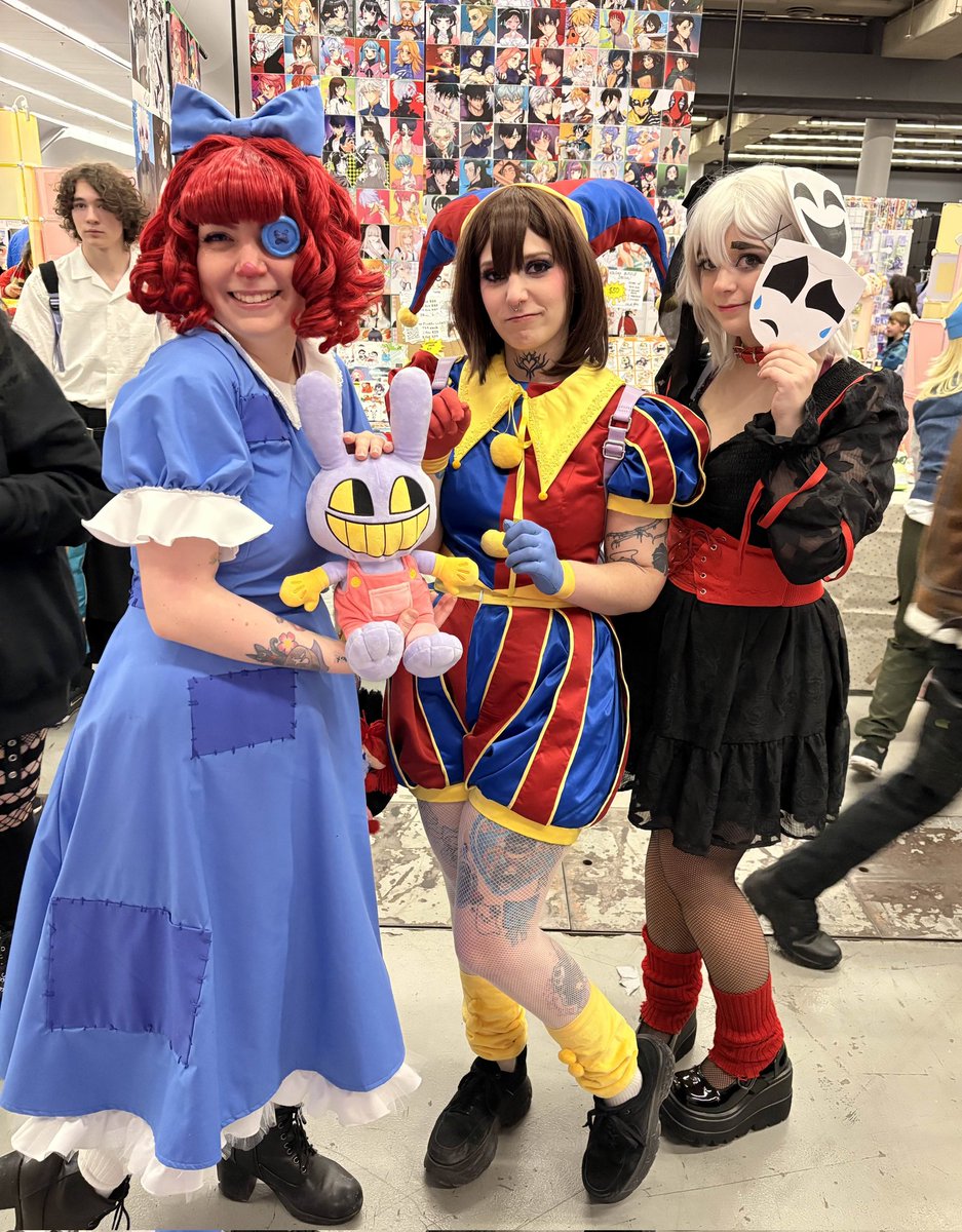 Our little Amazing Digital Circus group 🥺🩷🩷🩷

Ragatha: @frostedmoonmoon 
Pomni: <a href="/Ghostdressup/">Ghost🌲</a>
Gangle: Me!