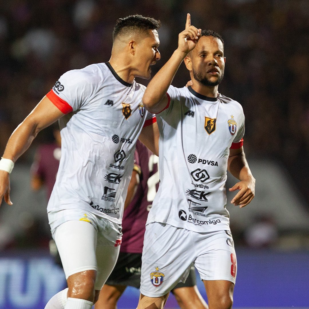 Con gol de Juan Camilo Zapata 🇨🇴 (Ex-Boyacá Chicó), la Universidad Central de Venezuela venció 2-0 a Carabobo, y con el 3-1 Global, se coronó Campeón de la #LigaFUTVE 🇻🇪 2025.

Es el 2º título para el Tricolor en la competencia, consagrándose luego de 68 años. En el equipo