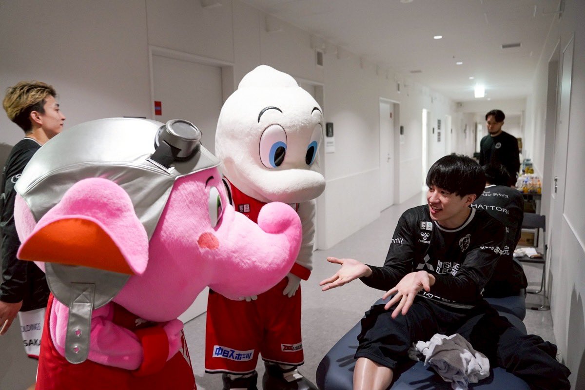 新品タグ付き　未開封　名古屋ダイヤモンドドルフィンズトラックジャケット たくみんからの『俺にはお土産ないの？』にも『どうしよう…！』と