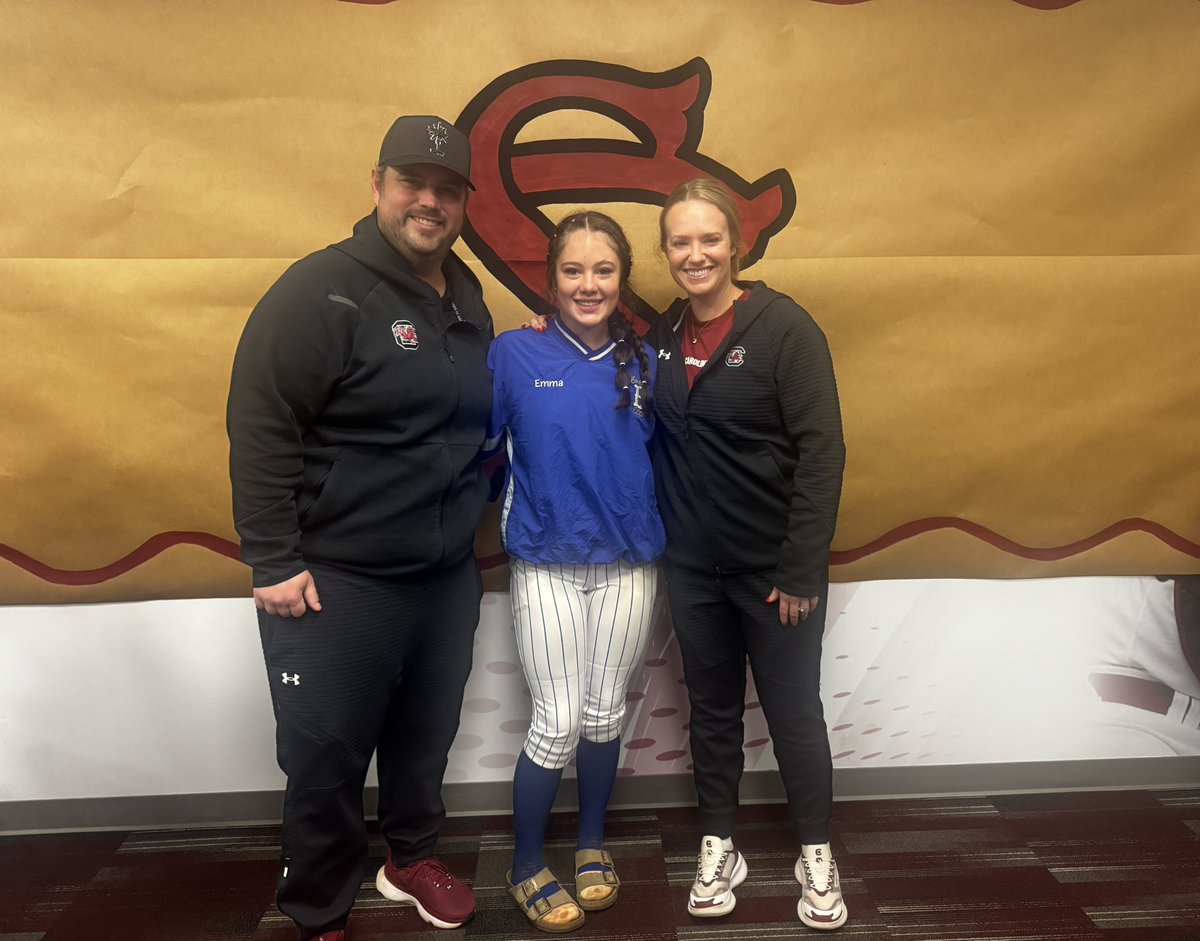 DrawdyE22's tweet photo. It was a cold and wet day at the USC camp today but still soaked in all the information and pointer. Always enjoy theCarolina camps. @ashleychastain @b_elitemyers @GamecockSoftbll @ashleychastain @CoachZack21 @jodydavidson @kkrupit @KatieRBrowder @lexiwinters15 @GamecockSoftbll @b_elitemyers @StagSoftball