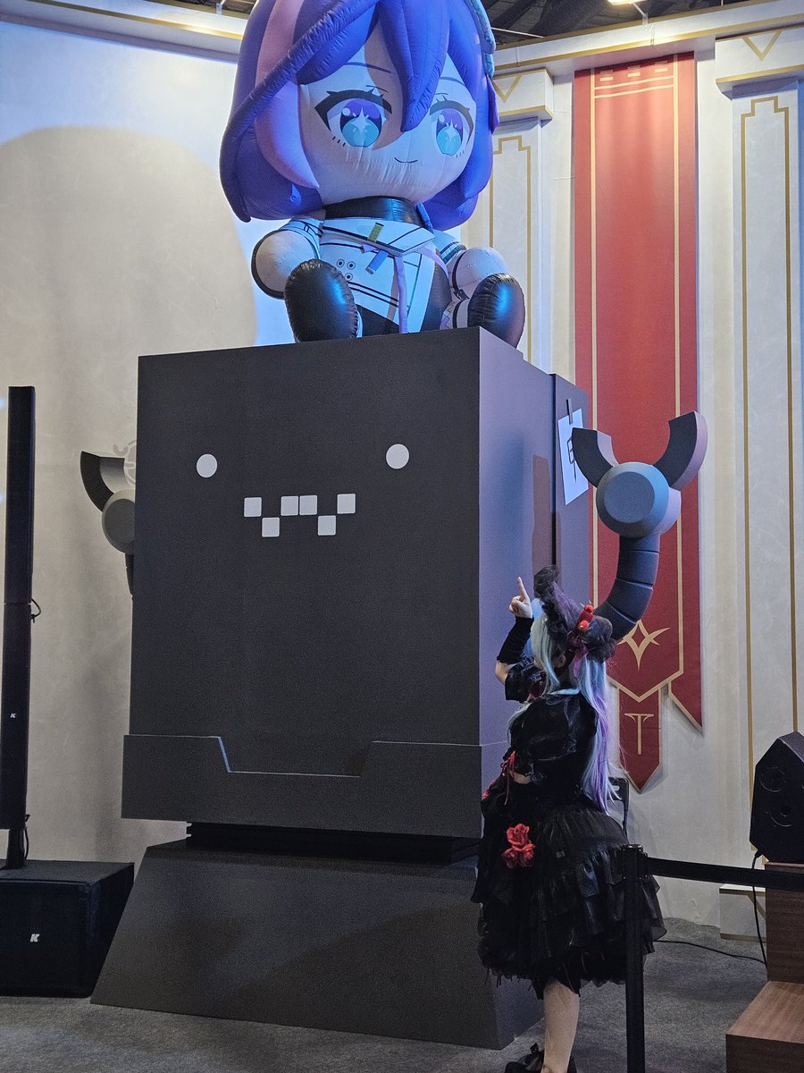 아빠 
쟨 뭔데 아빠 머리 위에 앉아있어??
#카운터사이드 #스타세이비어