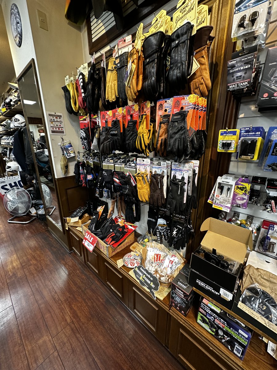 バイク用品は秋田のバイク屋さんで 「売ってないー！」ってよく言