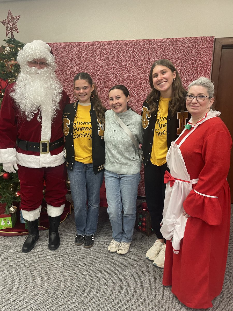 LSHS National Honor Society tweet media