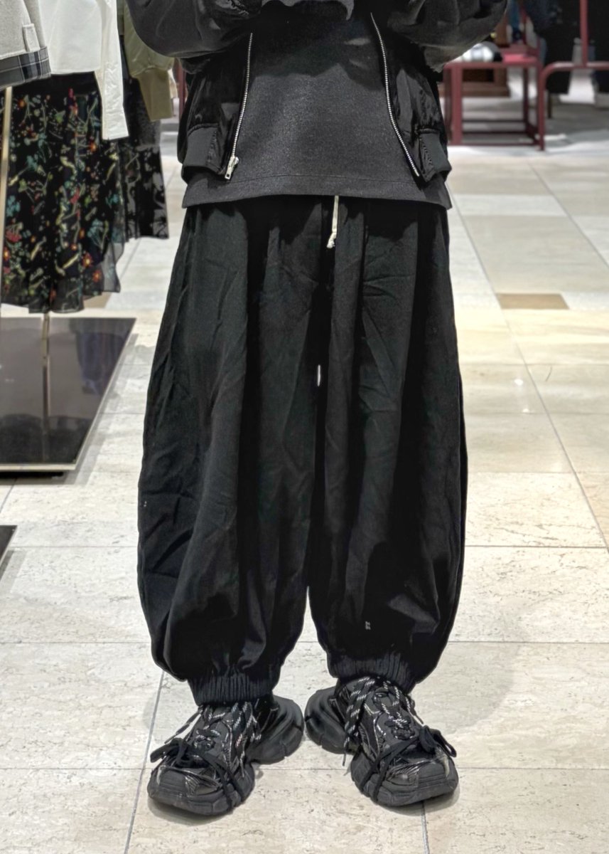 BLACKのバルーンパンツ試着したら最高だったんですけどプライスが