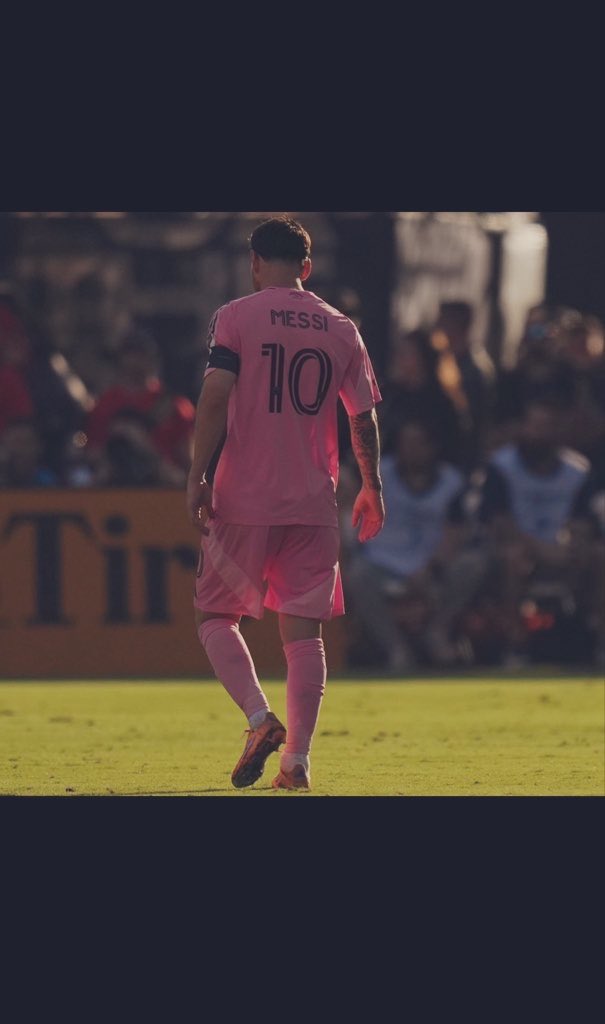 " لن يلحقو أمجاداً أنتَ صانعُها
شابت رُؤوس من رأد مطلعها .. 

#ميسي