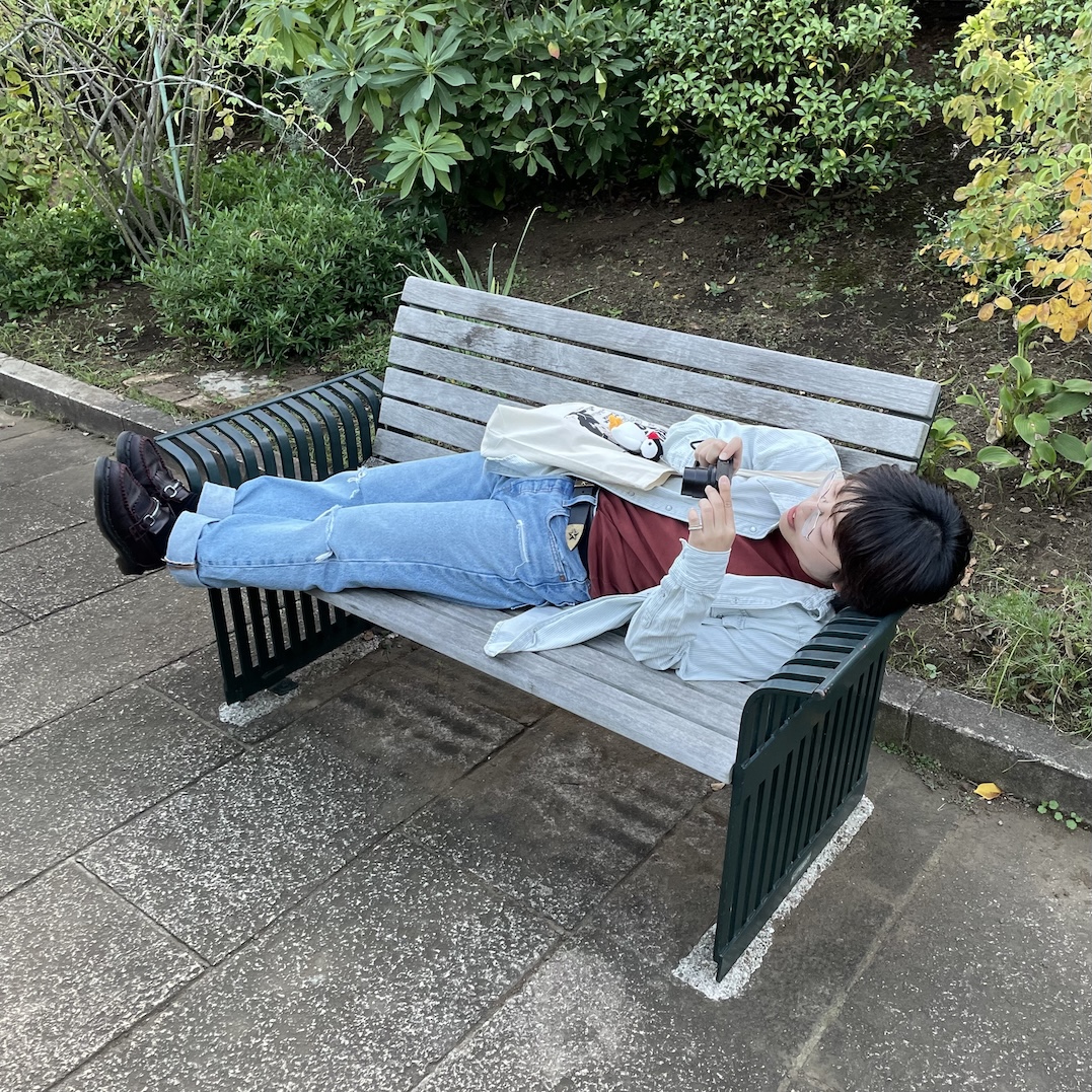 【本日／インスタライブのお知らせ】
個展「なるべくロマンチック」好評開催中のアーティスト 佐藤遥加さんをゲストに迎えて、本日、12月7日（日）19:00から、インスタライブを配信します。

Instagram の traffic.jiyugaoka より。ぜひご視聴下さい！