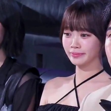 category_lsf's tweet photo. Chaewon pulls the funniest face when she's extremely nervous.

It's freakin hilarious. 😂😂😂😭 https://t.co/6L7HSXI85W